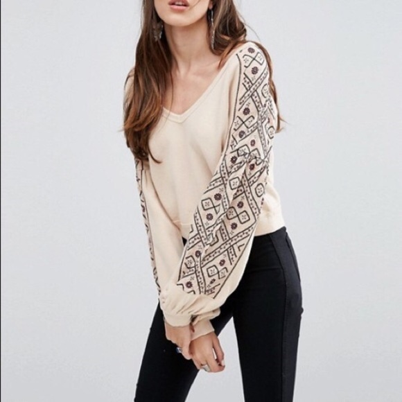Free People Sweaters - Free People Embroidered Sweatshirt💛 Free People Sweaters - Free People Embroidered Sweatshirt💛
